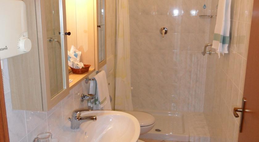 Casa Vacanze Touring Verbania Exteriör bild