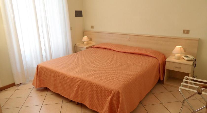 Casa Vacanze Touring Verbania Rum bild